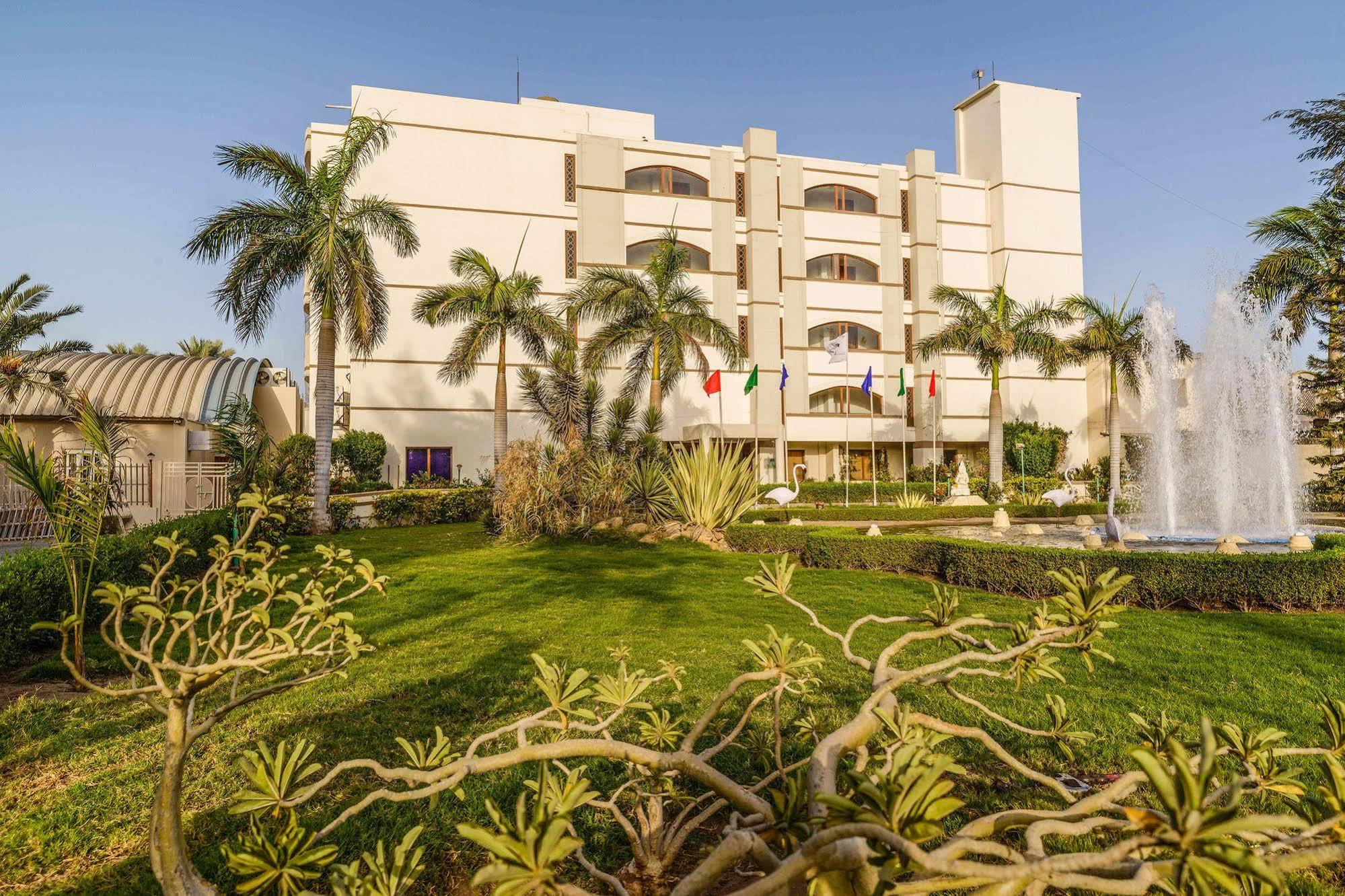 Quality Inn Palms Gāndhīdhām Exterior foto