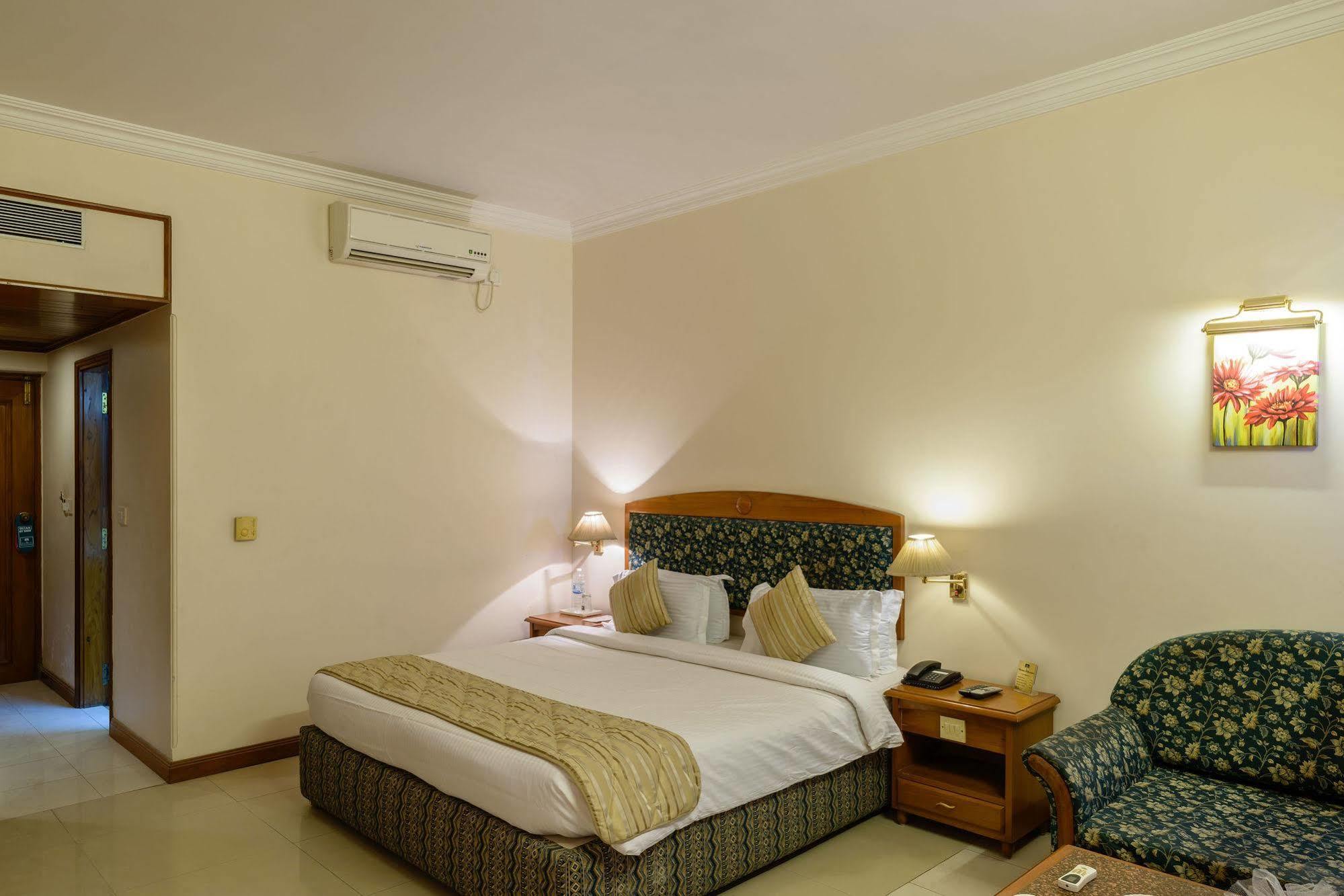Quality Inn Palms Gāndhīdhām Exterior foto